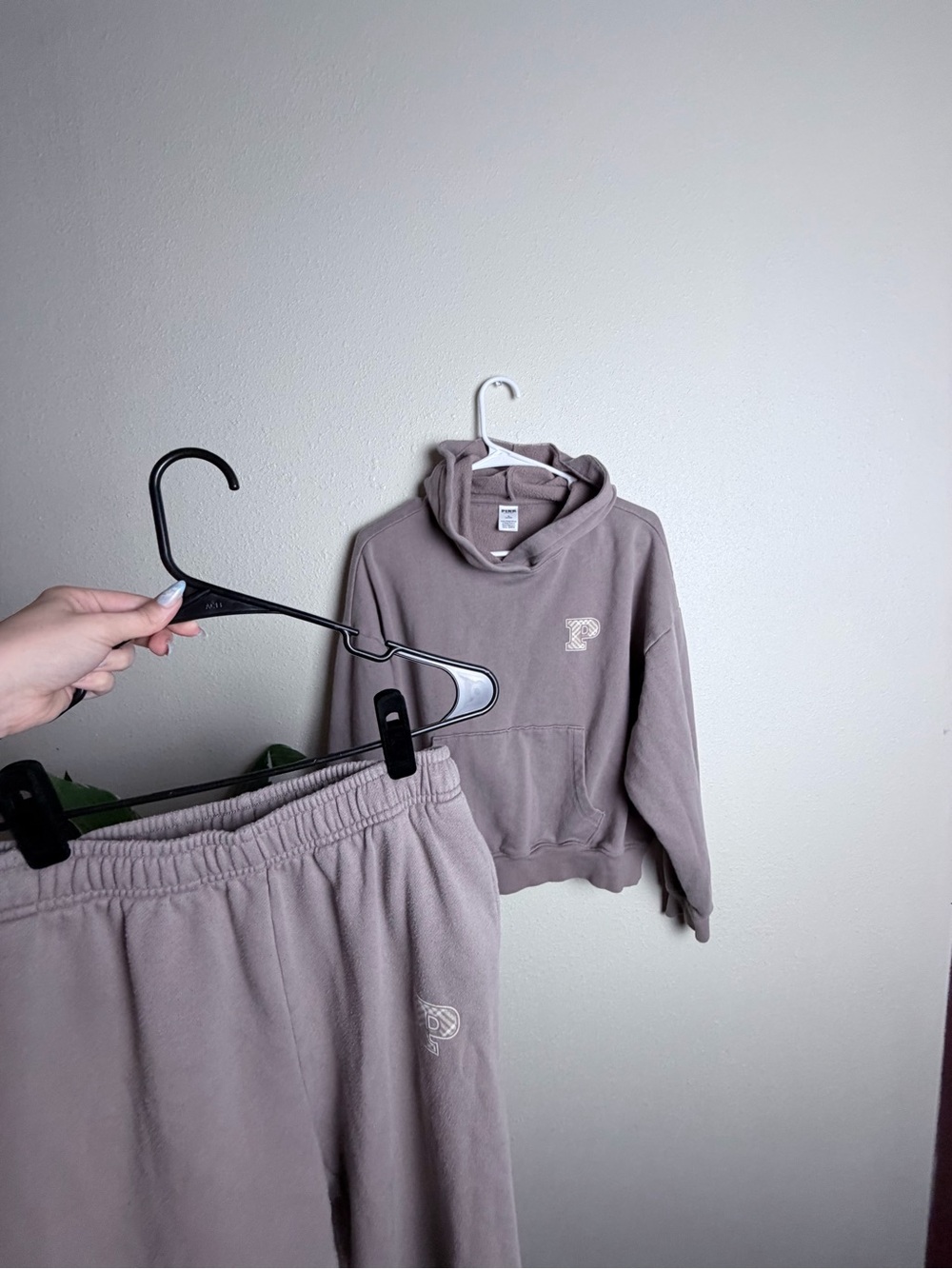 PINK Victoria’s Secret Hoodie + Sweatpants Set – - Picture 4 of 8